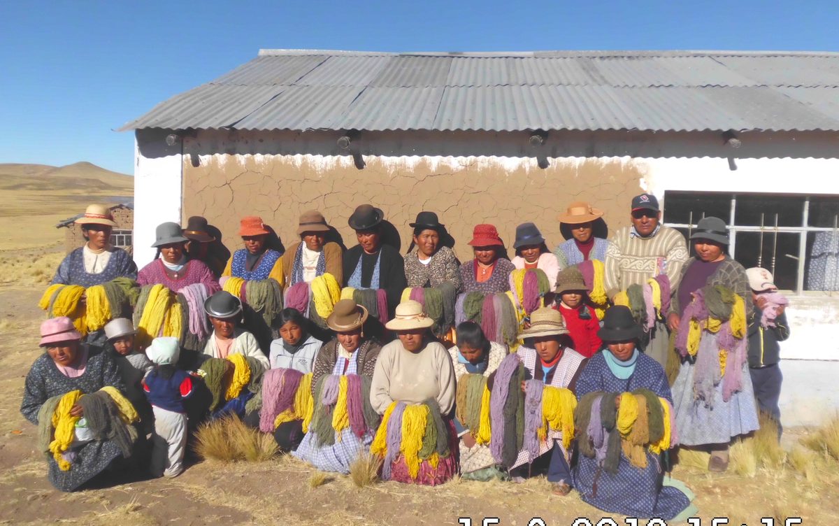 Hilado artesanal de fibra de alpaca y ovino